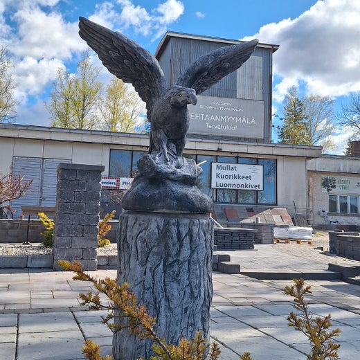 Kotka patsas, iso